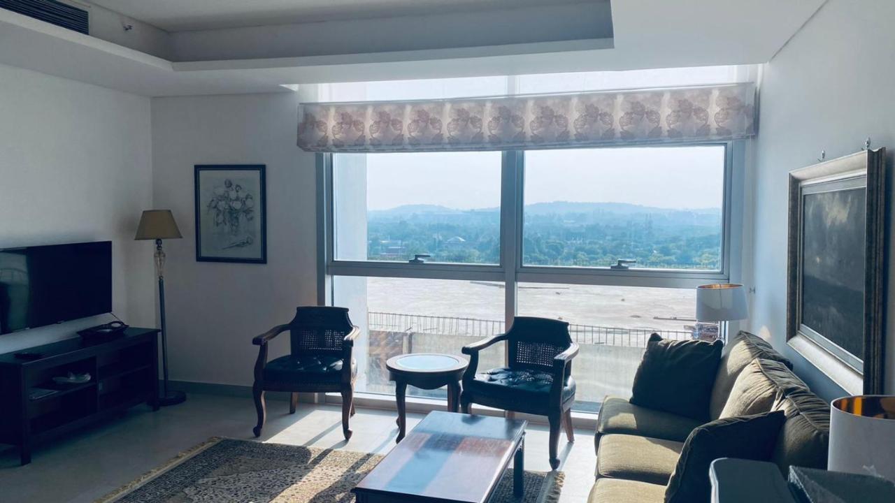 One Constitution Avenue By Goldfinch Apart otel İslamabad Dış mekan fotoğraf