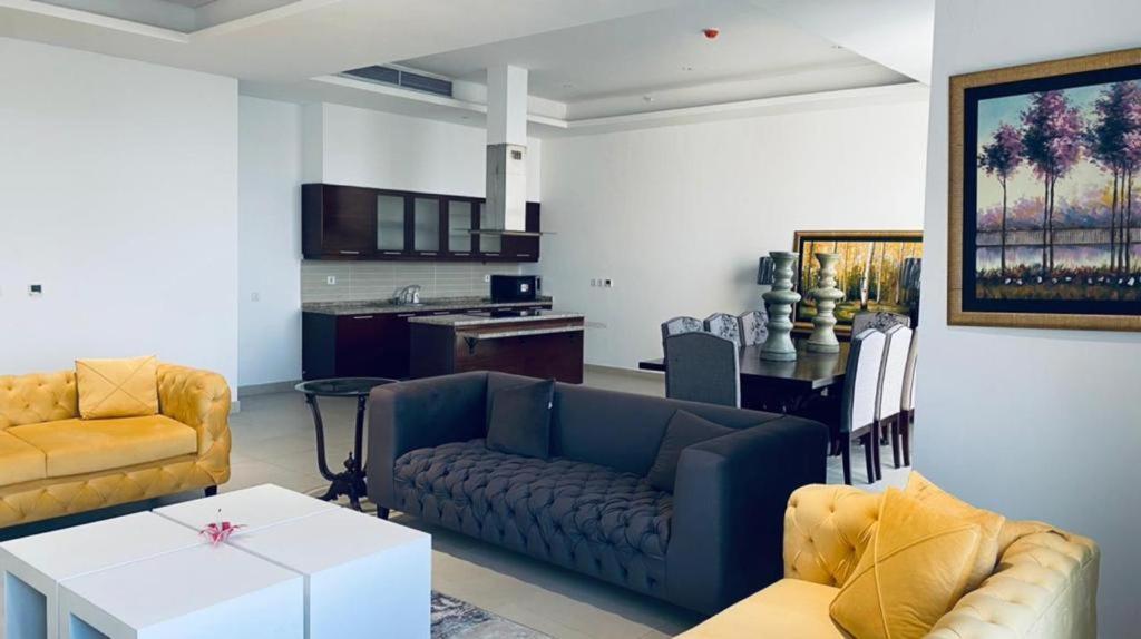 One Constitution Avenue By Goldfinch Apart otel İslamabad Dış mekan fotoğraf