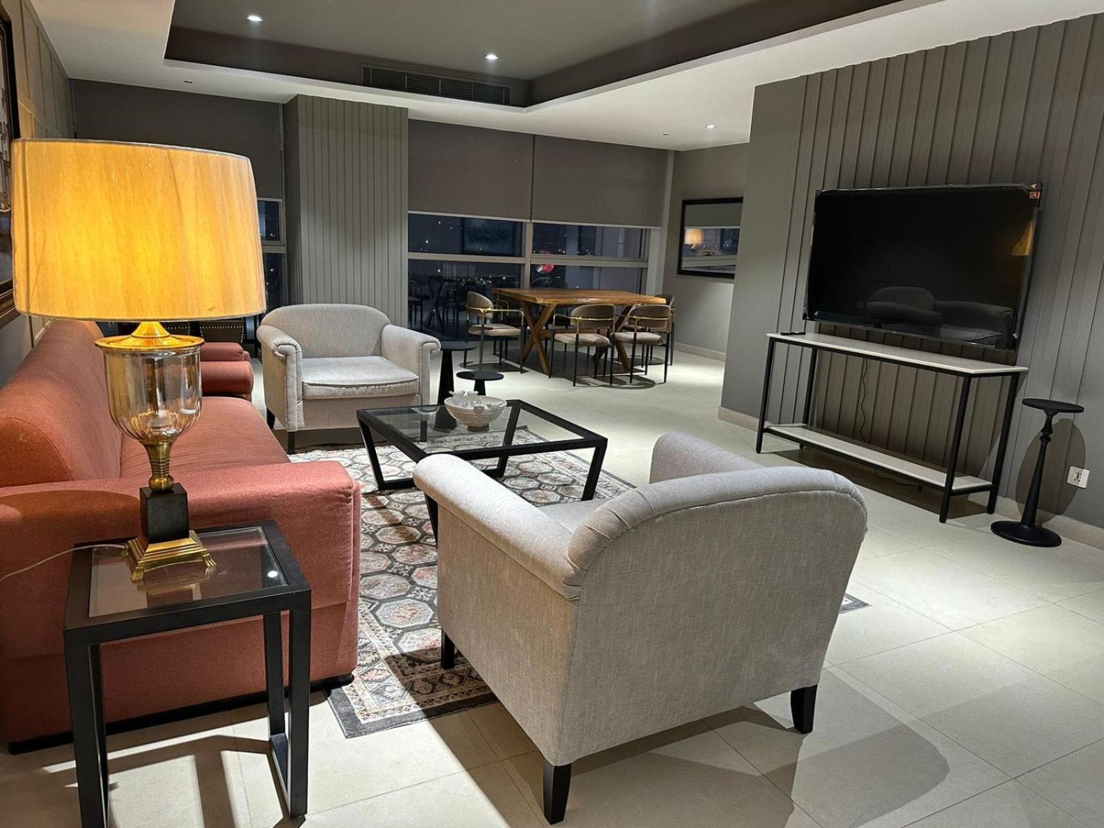 One Constitution Avenue By Goldfinch Apart otel İslamabad Dış mekan fotoğraf